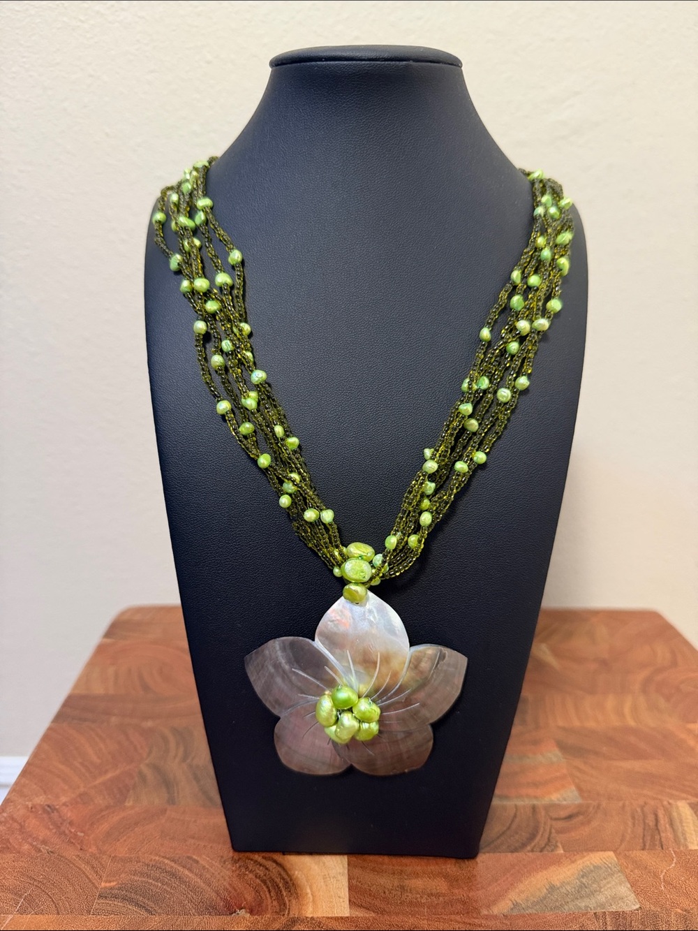 23" Multi-Strand Green Beaded Cultured Pearls Mother of Pearl Flower Neckace